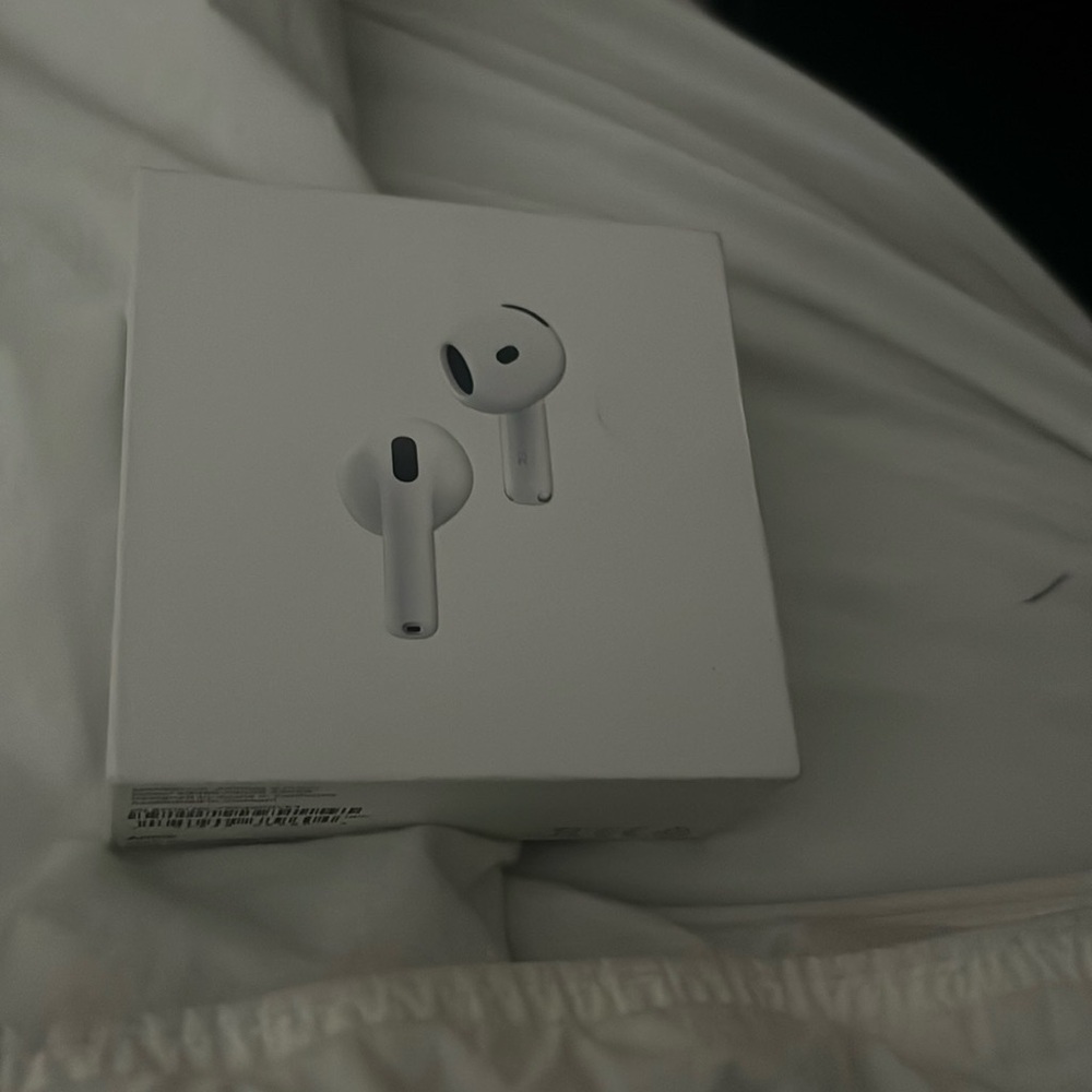 Apple AirPods 4 With Noice Cancellation